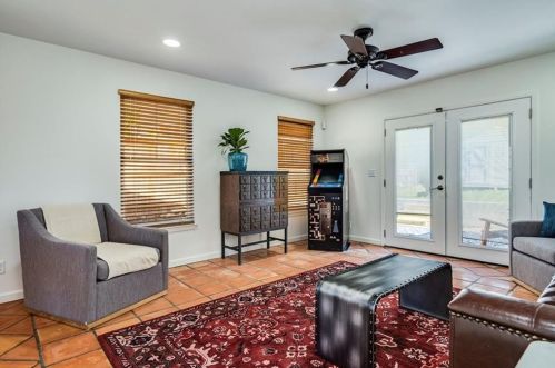 2425 Euclid Ave, Austin TX  78704-5419 exterior