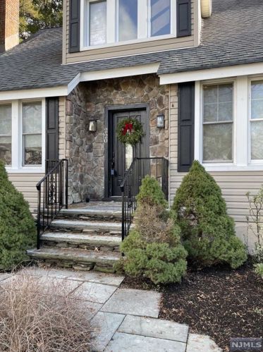 220 Lincoln Ave, Oradell, NJ 07649-2223