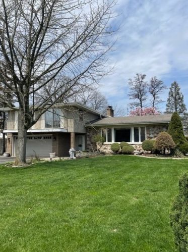 479 Royal Oaks Dr, Wood Dale, IL 60191-2415