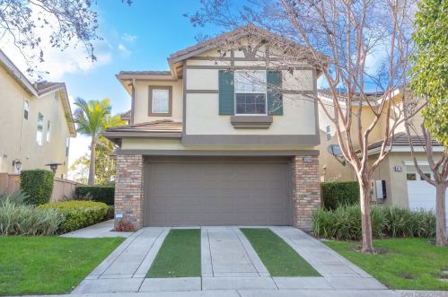 1674 Carriage Cir, Vista, CA 92081-4554