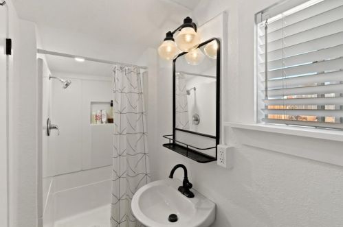 1436 Luxton St, Seaside CA  93955-5034 exterior