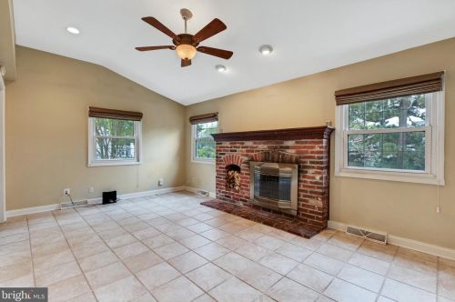 302 Crestwood Ave, Haddonfield NJ 08033-2917 exterior