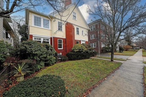 20 Grotto Ave, Providence, RI 02906-5517
