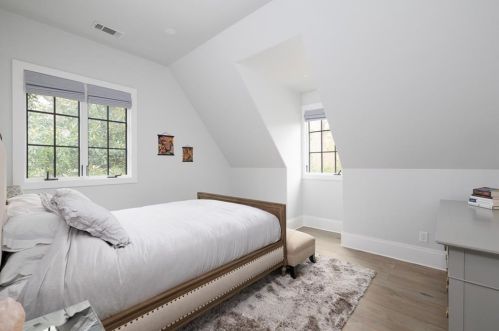 3994 Emma Ln, Atlanta GA  30342-3835 exterior