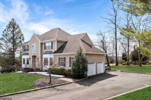 28 Manor Dr, Morristown, NJ 07960-2612