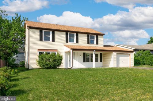 15 Patriot Ln, Willingboro, NJ 08046-2614