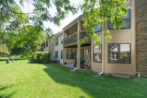 181 Willow Pkwy, Buffalo Grove IL  60089-4637 exterior