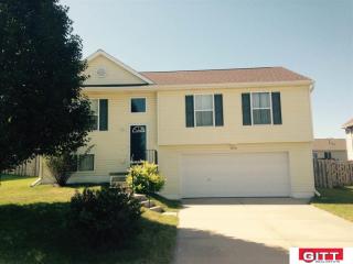 15835 Cottonwood St, Omaha, NE 68136-3215