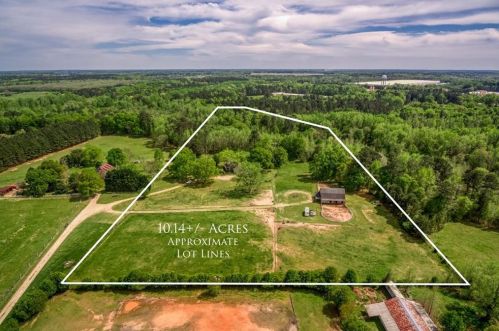895 Fairplay Dr, Social Circle, GA 30025-4010