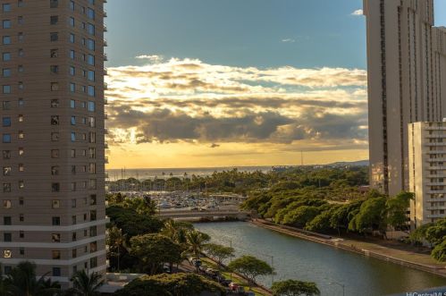 1645 Ala Wai Blvd, Honolulu HI  96815-1065 exterior