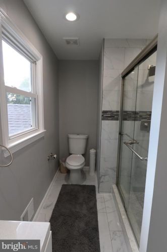 8005 Lake Pleasant Dr, Springfield VA  22153-3005 exterior