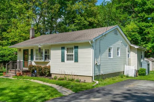 11 Temple Trl, Hopatcong, NJ 07843-1782