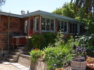 19770 Grand View Dr, Topanga, CA 90290-3312