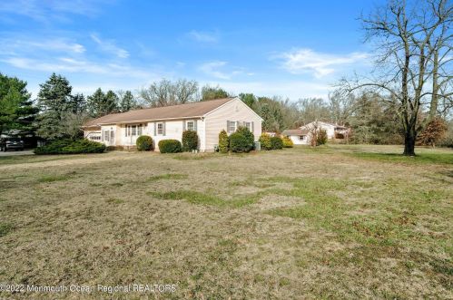 102 Magnolia Ave, Plumsted Township, NJ 08533-1613