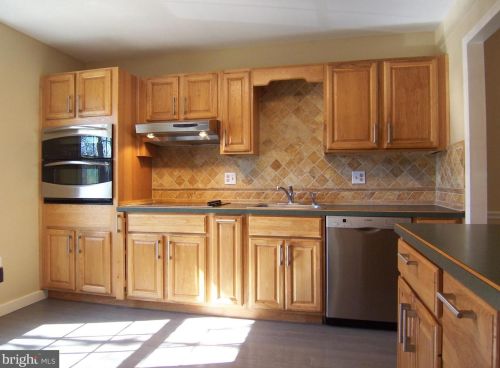 9032 Gavelwood Ct, Springfield VA  22153-1124 exterior