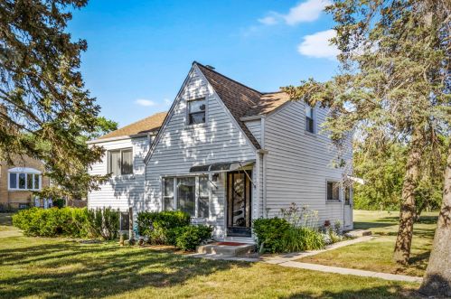 619 Woodview Ave, Elk Grove Vlg, IL 60007-4340