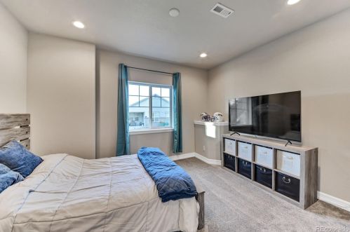 27939 Clifton Pl, Denver CO  80016 exterior