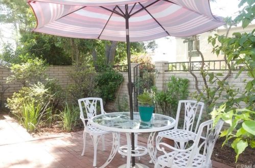 24 Redwood Tree Ln, Irvine CA  92612-2226 exterior