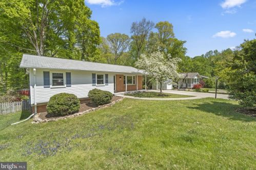 6125 Bardu Ave, Springfield, VA 22152-1802