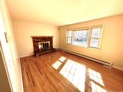 26 Sylvan Dr, Huntington, CT 06484-5508