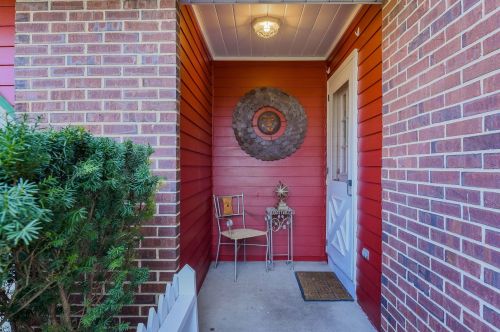 1652 Clyde Dr, Naperville, IL 60565-2304