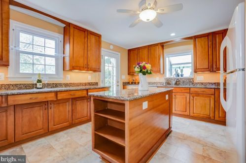 106 Lynnmoor Dr, Silver Spring MD 20901-1516 exterior