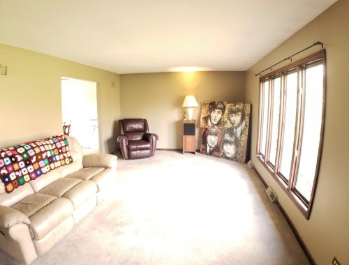 345 Meadow Ct, Willowbrook, IL 60527-2440