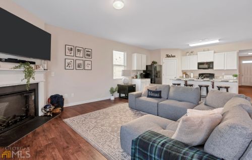 2228 Sawgrass Dr, Hampton, GA