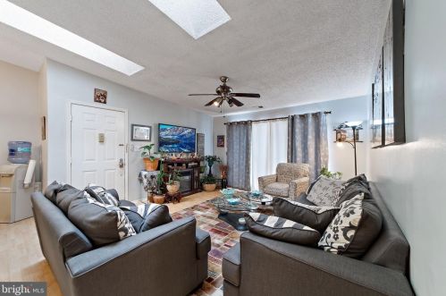 55 Willow Ct, Trenton NJ  08619-4623 exterior