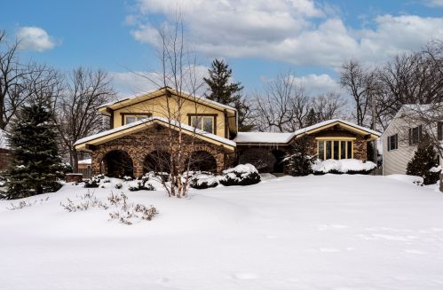 4620 Tall Oaks Ln, Rolling Meadows, IL 60008-2216
