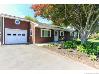 3 Forest Rd, Cromwell, CT 06416-1611