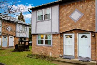 1892 Slaton Ct, Columbus OH  43235-1934 exterior