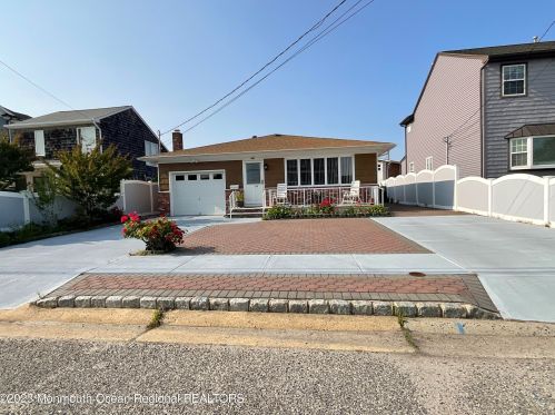 205 Newark Ave, Lavallette, NJ 08735-2828