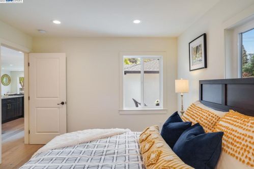 1867 Pleasant Hill Rd, Concord CA  94523-4040 exterior