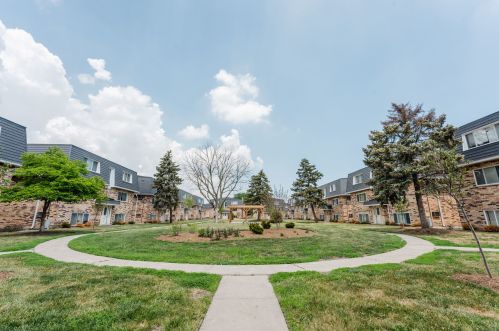10049 Linda Ln, Des Plaines, IL 60016-1353
