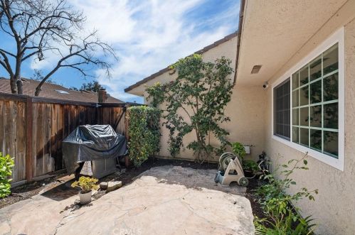 10 Cherry, Irvine CA  92612-2313 exterior
