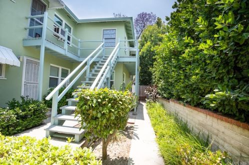 1545 Riverside Dr, Glendale, CA 91201-3824