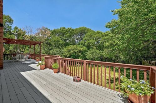 3918 Caney Crk Rd, Austin TX  78732-2216 exterior