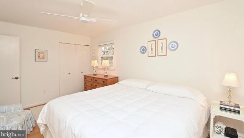 7724 Carrleigh Pkwy, Springfield VA  22152-1307 exterior