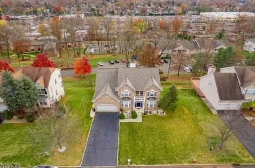 221 End Ave, Green Brook, NJ 08812-2154