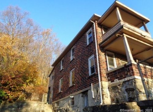 391 Wolcott St, Waterbury, CT 06705-1237
