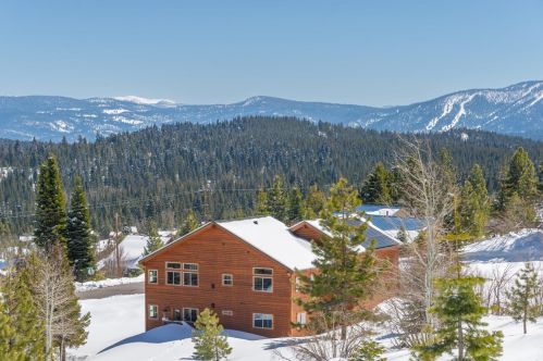14574 Wolfgang Rd, Truckee CA  96161-6905 exterior
