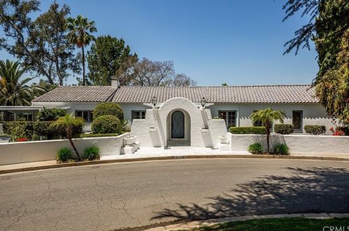 215 Grand View Dr, Redlands, CA 92373-6841