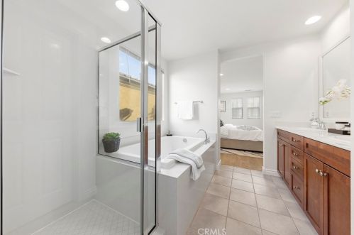 58 Latitude, Irvine CA  92618-8821 exterior