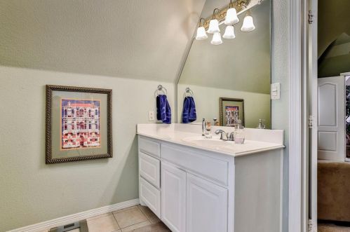 8216 Bridge St, Fort Worth TX 76103-1350 exterior