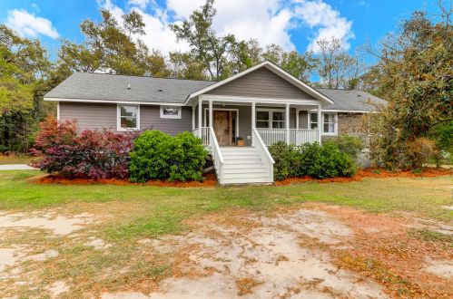 6717 Bears Bluff Rd, Wadmalaw Is, SC 29487-6812