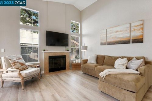 356 Trenton Cir, Pleasanton, CA 94566-7189