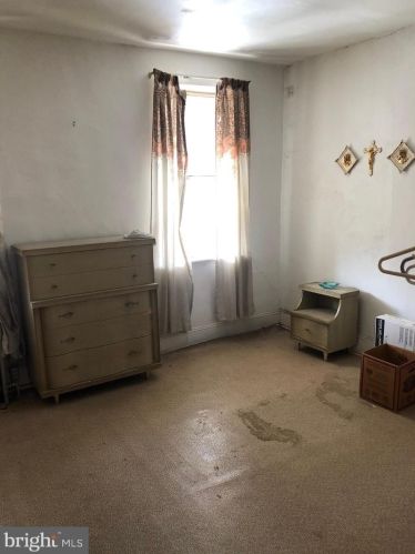 2442 10th St, Philadelphia PA 19133-1614 exterior