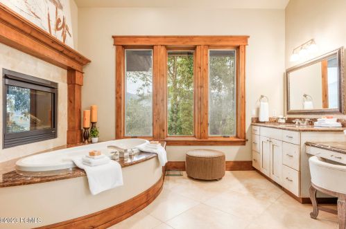 5872 Mtn Rnch Dr, Park City UT 84098-6177 exterior