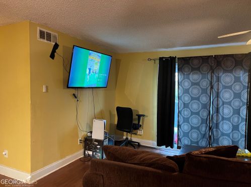 518 Camelot Dr, Atlanta, GA 30349-6509